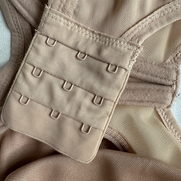 Elomi Beige Full-Coverage Bra - Picture 5 of 6